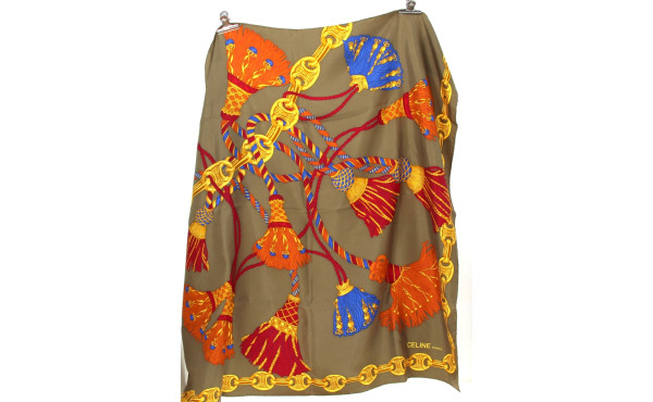 CELINE - Carré en soie à décor de passem