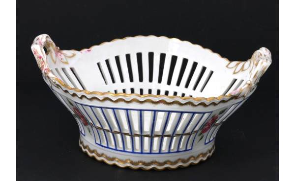 Bannette à anses en porcelaine ajourée d