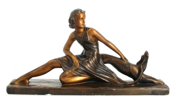 "Jeune femme au lévrier", sujet en plâtr