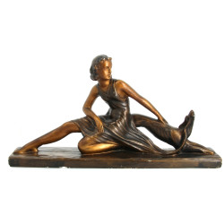 "Jeune femme au lévrier", sujet en plâtr