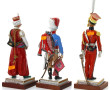 Trois sujets militaires en porcelaine po