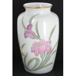 Vase en porcelaine blanche et filet or a