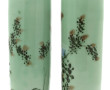 Paire de vases rouleaux en porcelaine à 