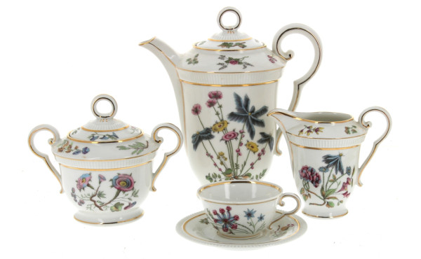 Service à café en porcelaine blanche et 