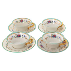 4 tasses et 4 sous-tasses en porcelaine 