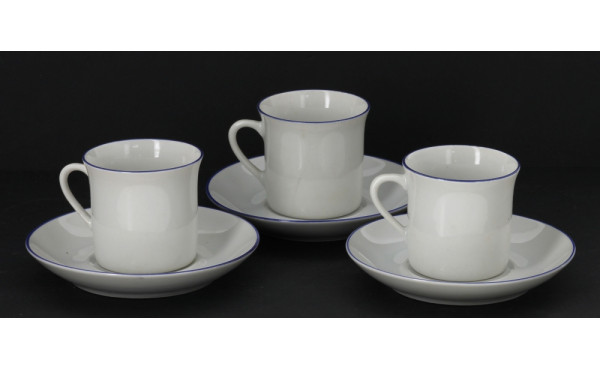 10 tasses à café et 10 sous-tasses en po