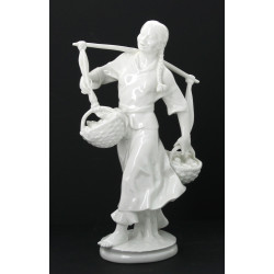 SAXE - "Jeune femme asiatique aux panier