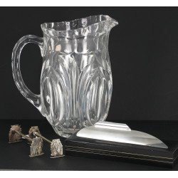 Broc à eau en verre moulé, H 20 cm : on 