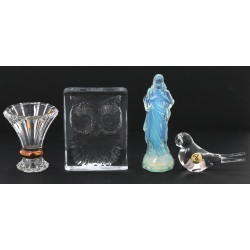 Lot de verreries : Christ en verre opale
