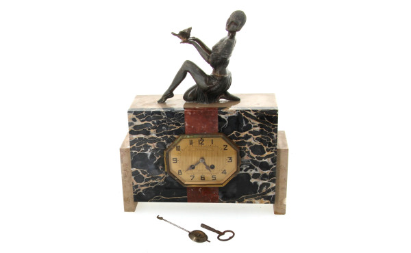 Pendule ART DECO en marbre et régule fig