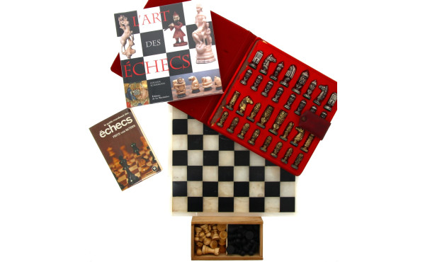 Jeu d'échecs avec plateau en onyx, pièce