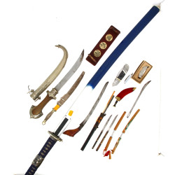 Lot de couteaux, poignards, coupe-papier