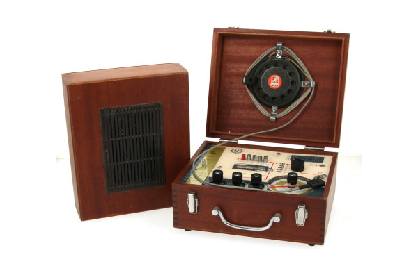 AUDAX - Ancienne radio marine en coffret
