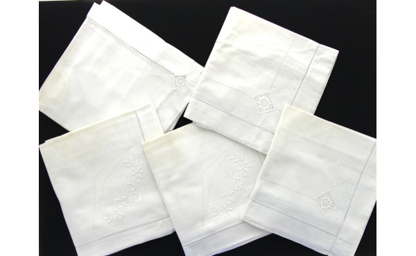 Lot de linge ancien brodé : 2 draps, 5 t