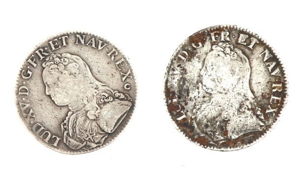 Lot de deux écus aux branches d'olivier 