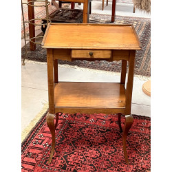 Petite table de chevet en bois fruitier 