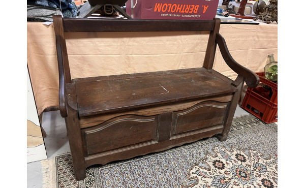 Banc coffre en chataigner (nettoyage à p