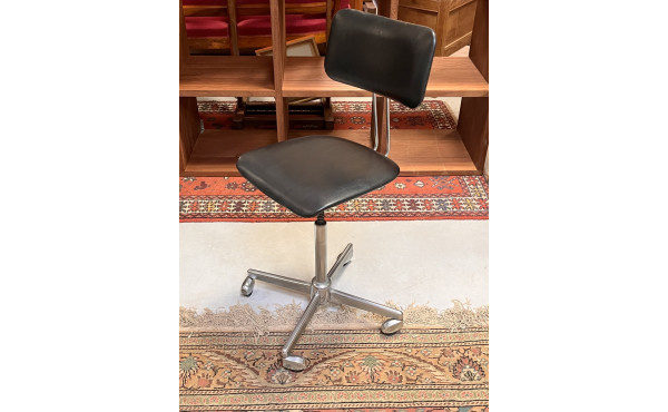 Chaise de bureau années 60 en skaï et mé