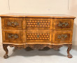 Commode en marqueterie de noyer, prunier