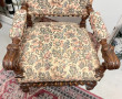 Important fauteuil en bois sculpté de fe