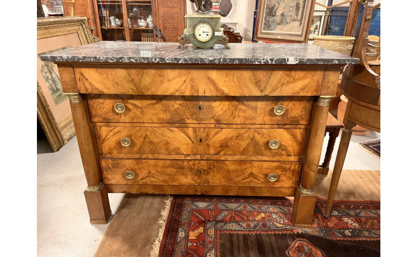 Commode de style Empire à colonnes détac