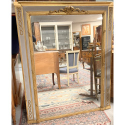 Important miroir en bois laqué gris et o