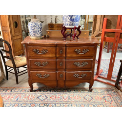 Commode ouvrant à 3 tiroirs, façade en a