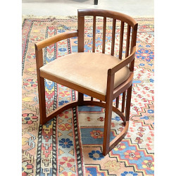 Fauteuil moderne en bois clair, dossier 