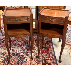 Paire de chevets à piètement cambré ouvr