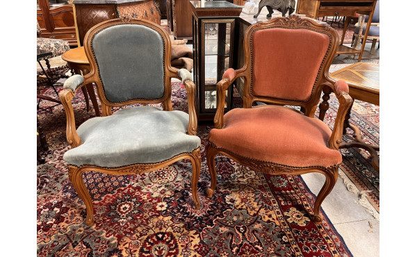 Table basse ronde à piètement cambré (H 