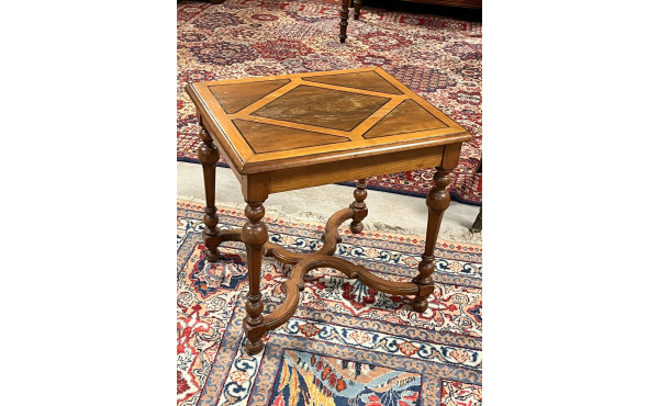 Petite table basse en merisier à entreto