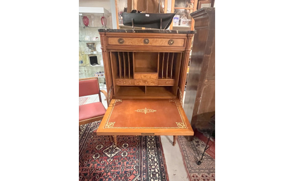 Secrétaire de style Louis XVI en placage