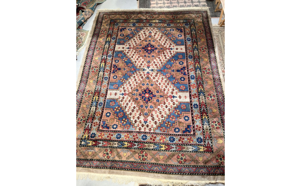 Tapis d'Orient en laine, Sinkiang, 360 x