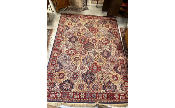 Tapis mécanique en laine à riche décor f