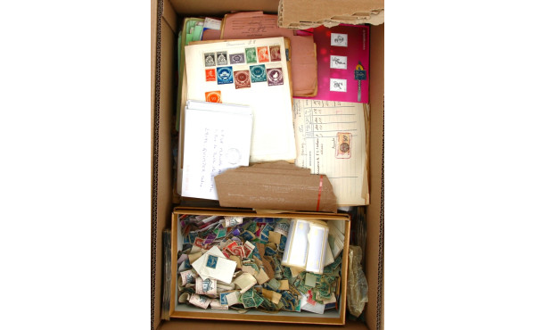 LOT DECOUVERTE à trier - Carton de TIMBR