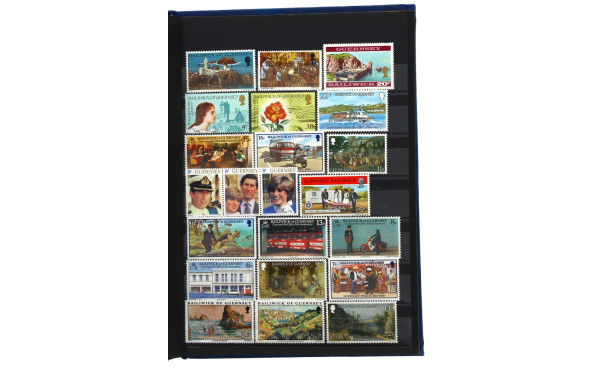 GUERNESEY - Classeur contenant 260 TP ne