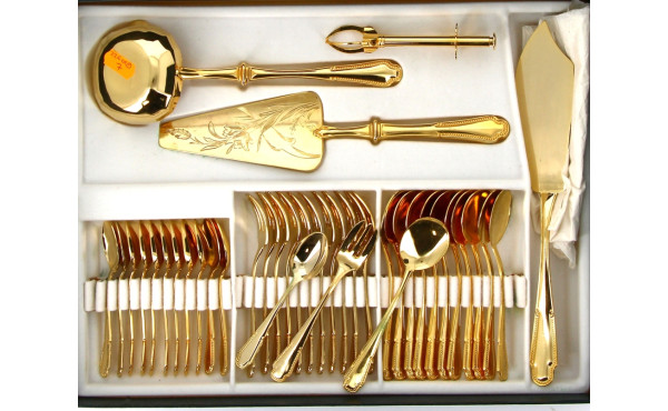 Service à dessert en métal doré comprena