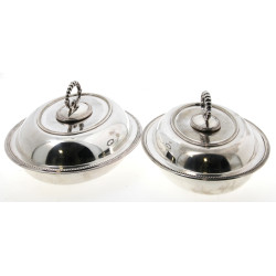 Paire de petits plats couverts de forme 