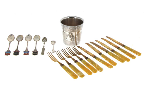 4 petites cuillères en argent anglais et