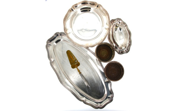 Lot de métal argenté : un plat rond et c