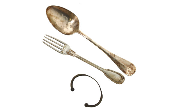 Une cuillère modèle uniplat et une petit