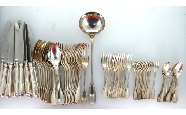 Ménagère en métal argenté modèle filet c