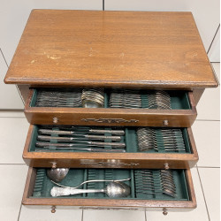 Ménagère de 125 pièces en métal argenté 