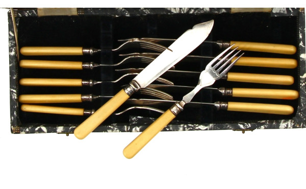 Service à poisson anglais en bakélite co