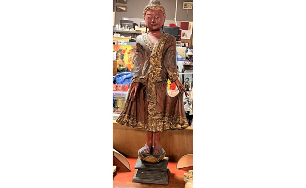 BIRMANIE - Grand Bouddha debout, vêtu de