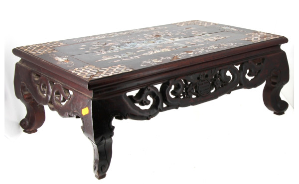 CHINE - Table basse en bois exotique et 