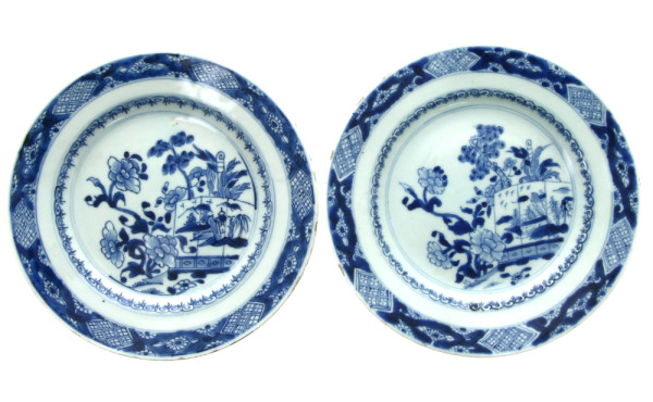 CHINE XVIIIème - Paire d'assiettes en po