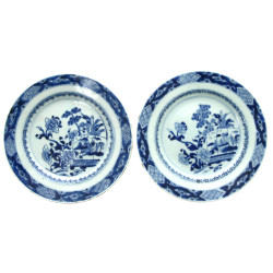 CHINE XVIIIème - Paire d'assiettes en po