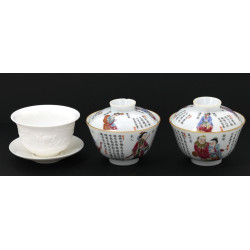 CHINE - Paire de bols couverts en porcel