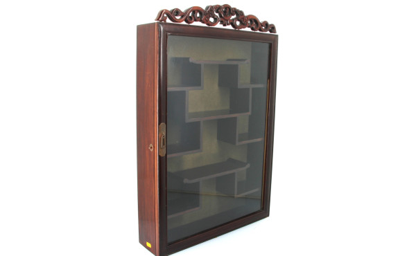 CHINE - Petite vitrine à suspendre en bo